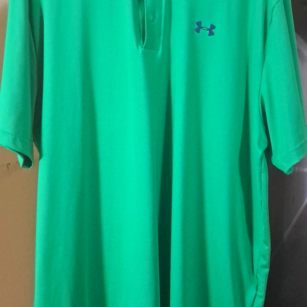 XL under armor collord shirt